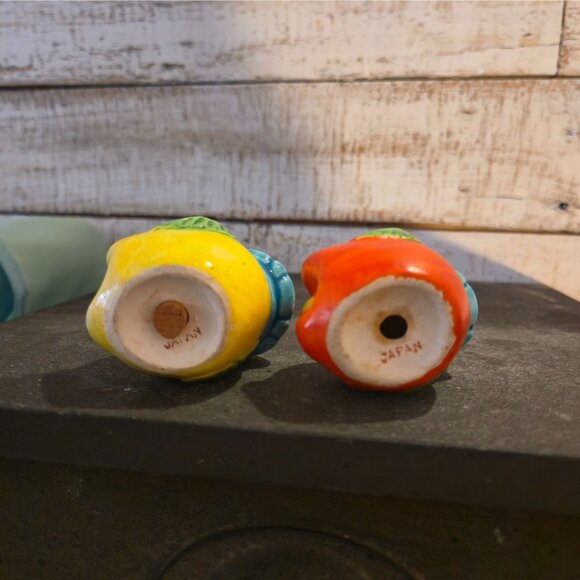 Vintage anthropomorphic fruit face salt & pepper shakers kitschy decor novelty - Picture 9 of 10